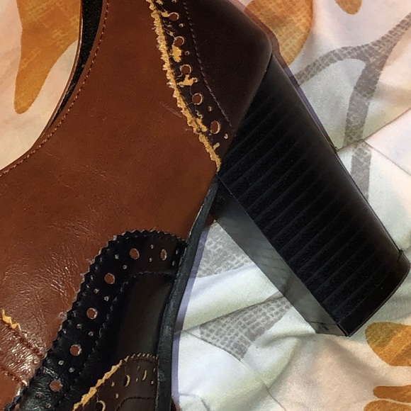 Vintage Oxford Heels Black and Brown Scallop - Picture 4 of 5